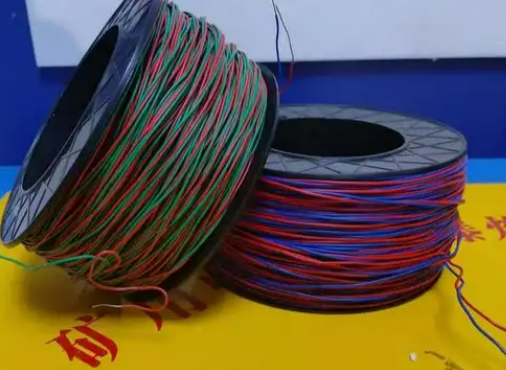 蛟河放炮线的主要材质有哪些？不同材质的适用场景有何区别？